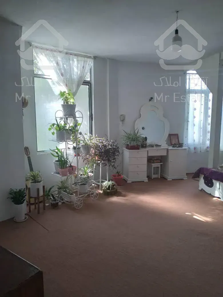 مغازه و خانه . تجاری و مسکونی