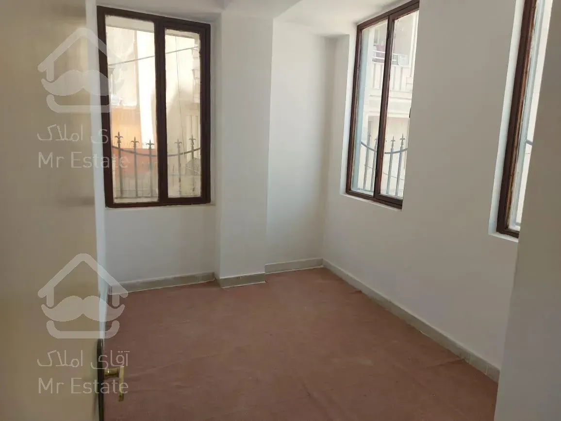 71 متر دو خواب غرق نور