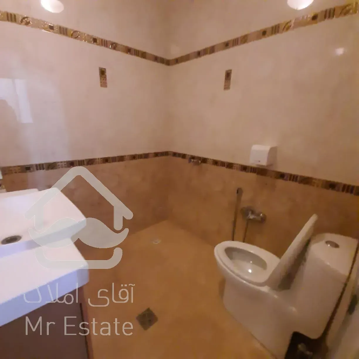 سعادت آباد ۱۸۵متر ۳خواب فول مشاعات