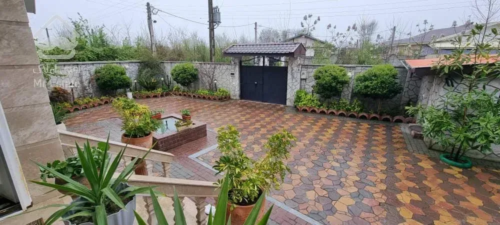 ویلا نوساز با محوطه ۴۰۰ متر/ همراه با تمام اثاثیه موجود...