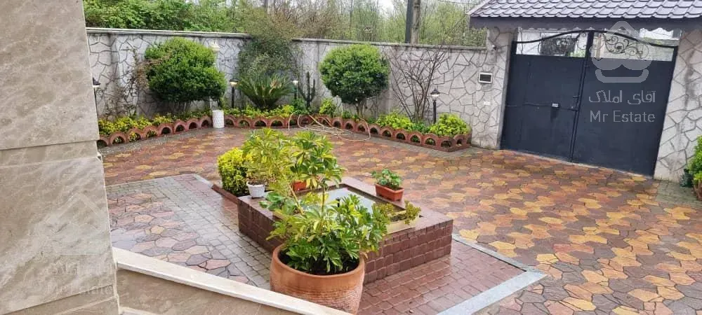 ویلا نوساز با محوطه ۴۰۰ متر/ همراه با تمام اثاثیه موجود...