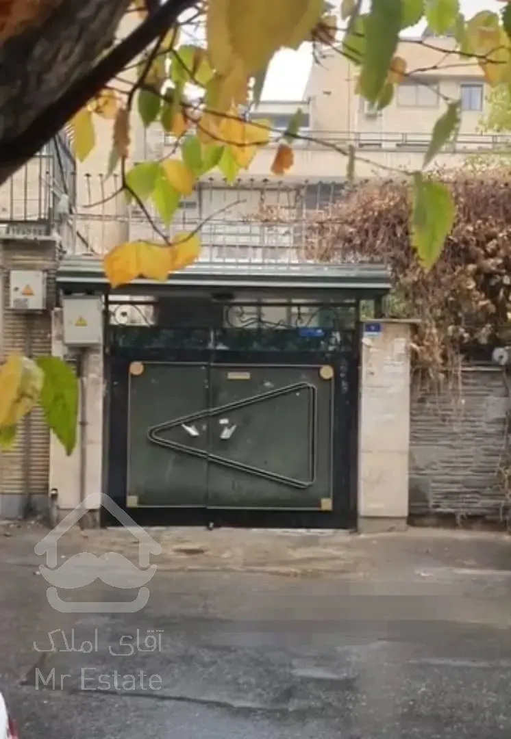 کلنگی با ۲طبقه بنا در منطقه ۲۲ دهکده المپیک میدان لاله