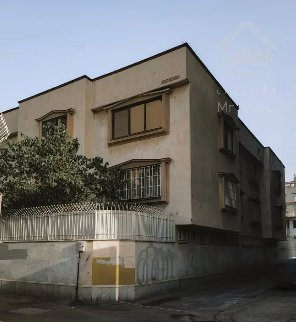 کلنگی با ۲طبقه بنا در منطقه ۲۲ دهکده المپیک میدان لاله