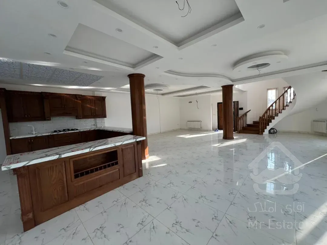 ویلایی ۳۵۰ متری تریپلکس در شهرک دهکده ساحلی