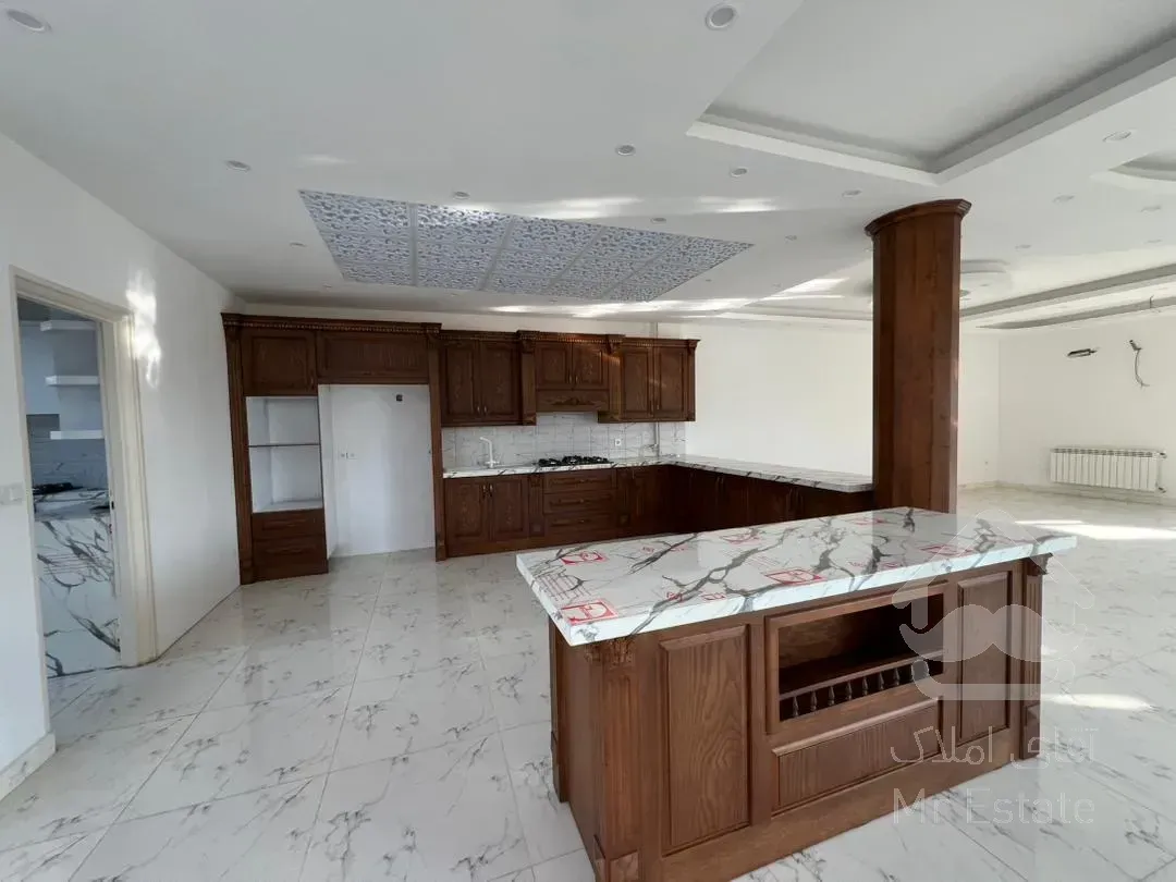 ویلایی ۳۵۰ متری تریپلکس در شهرک دهکده ساحلی