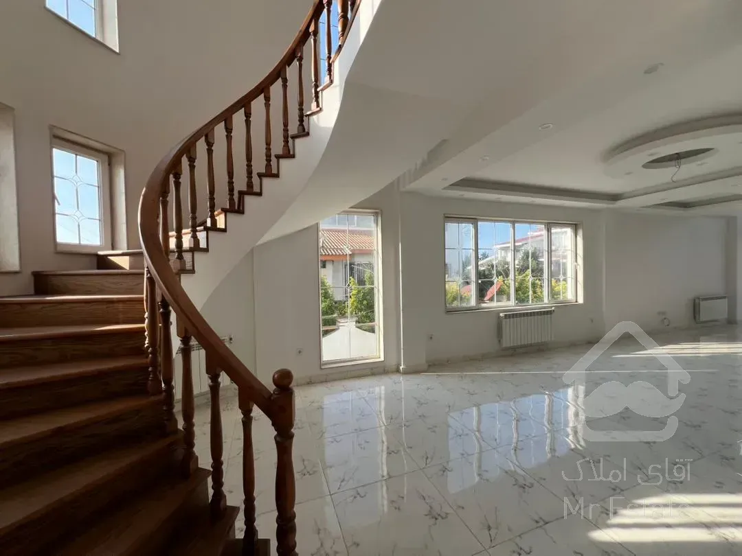 ویلایی ۳۵۰ متری تریپلکس در شهرک دهکده ساحلی