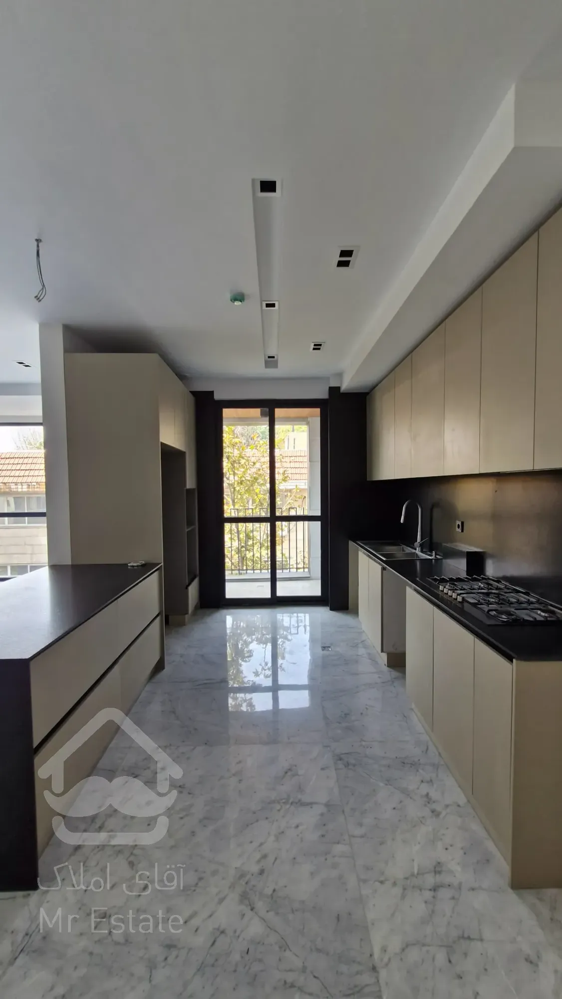 فروش آپارتمان ۱۲۷ متری در آجودانیه مدرن نوساز غرق نور