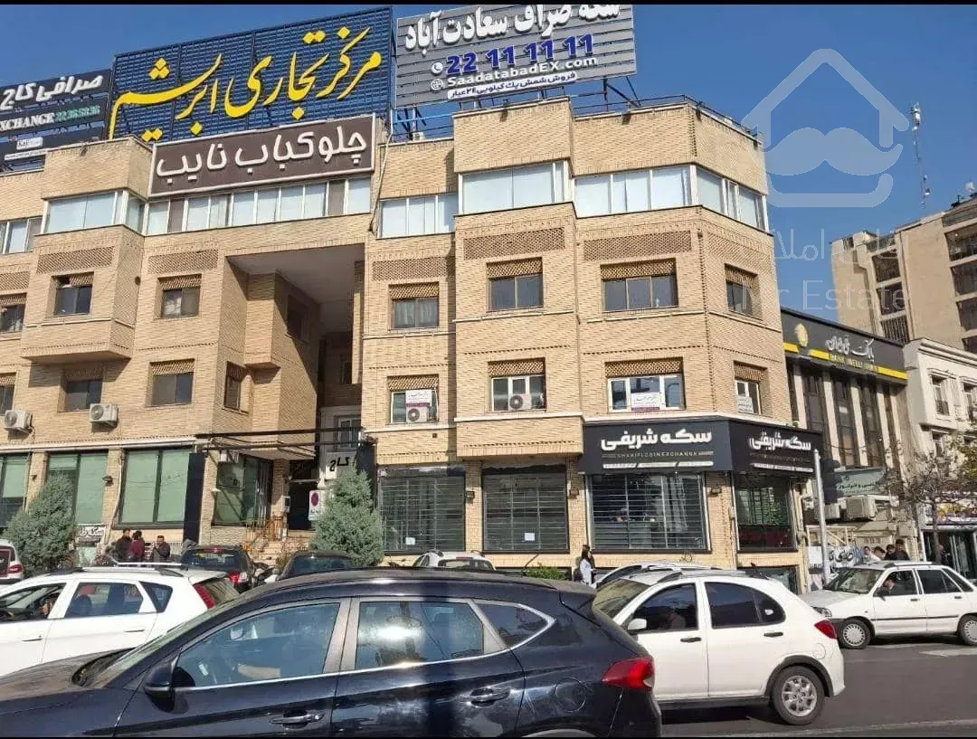 مغزه ۲۸ متر بالای میدان کاج