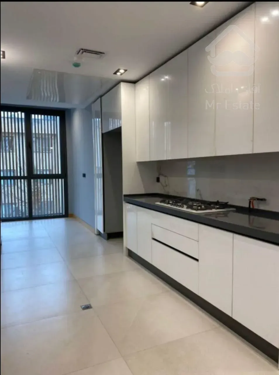 فروش ملک مستغلاتی نوساز بصورت یکجا در چن قدمی پارک جونمردان