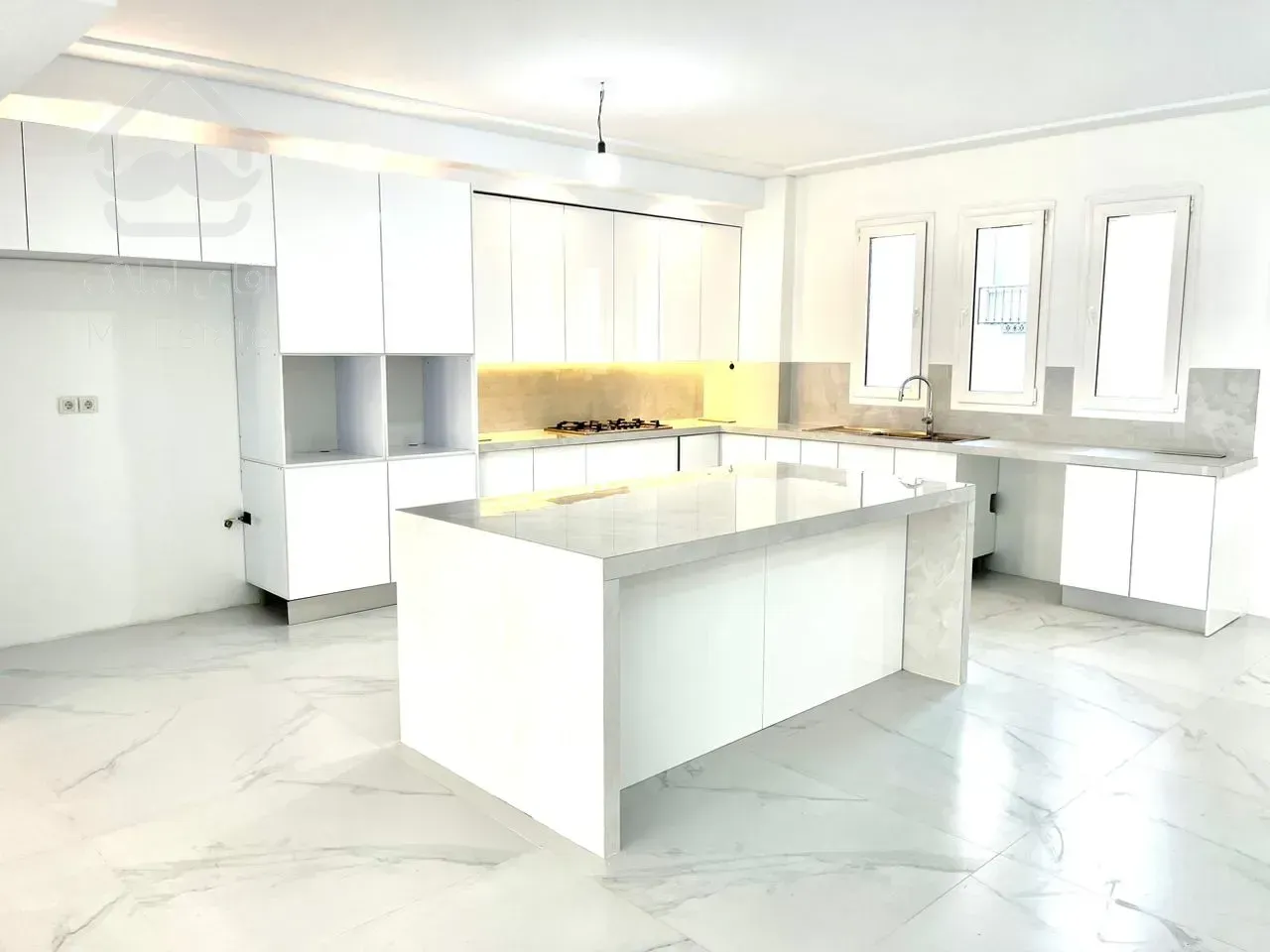 اجاره آپارتمان ۲۸۰ متری در زعفرانیه