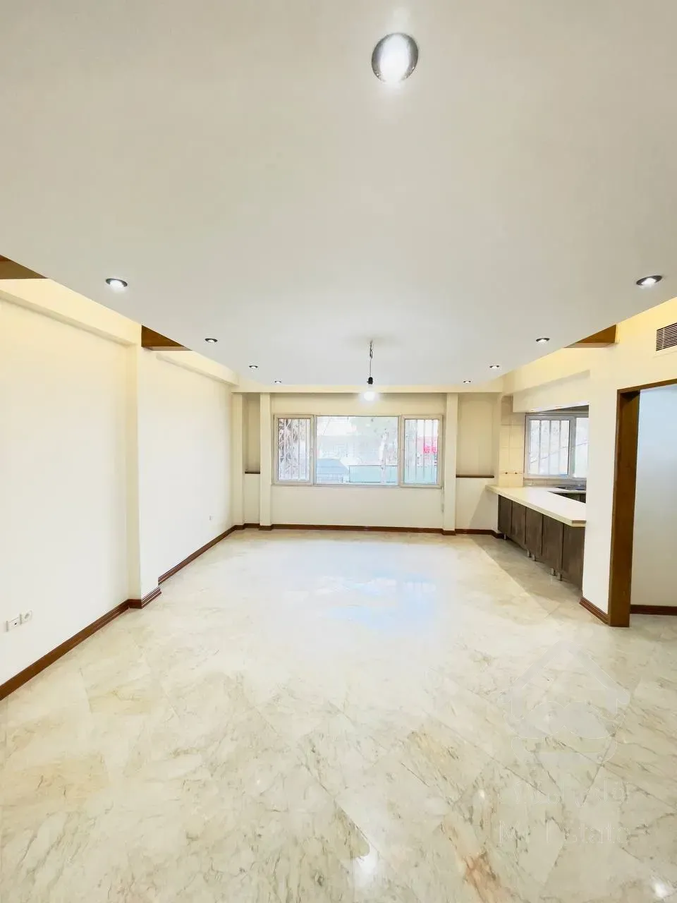 رهن و اجاره اداری مطهری 120 متر فول امکانات