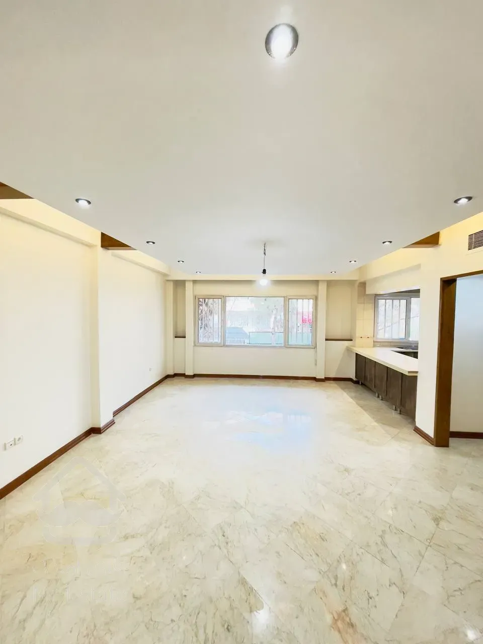 خرید آپارتمان موقعیت اداری مطهری 95 متر