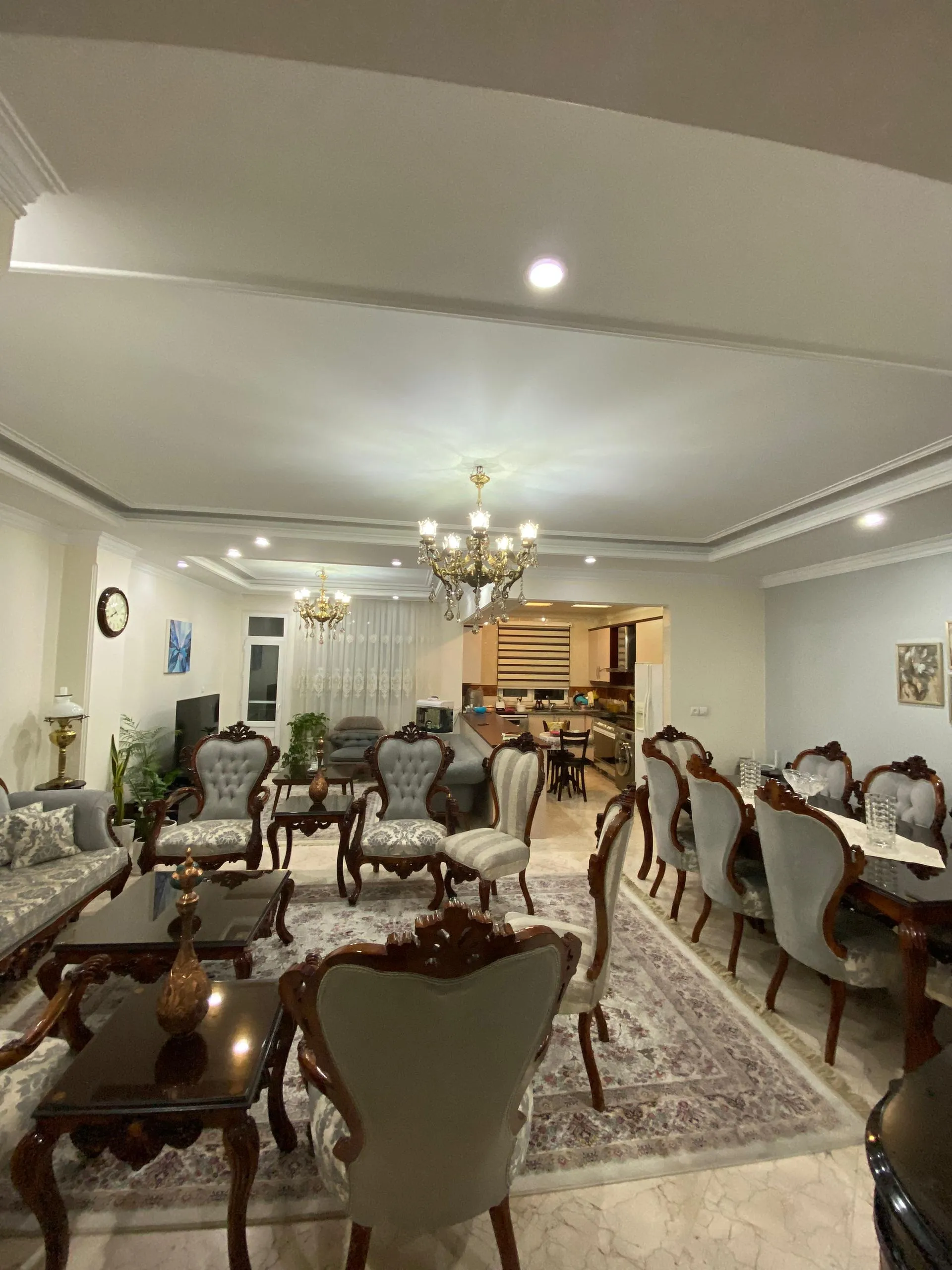 فول امکانات سالن پرده خور