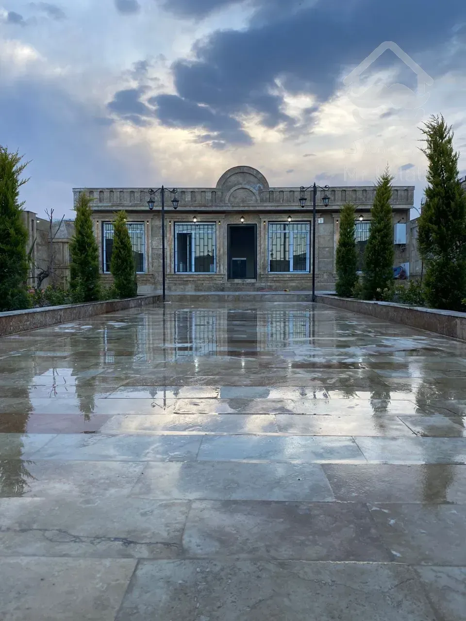 فروش یه واحد ۴۰۰متری در ساوه کاملا نوساز کلید نخورده مبله