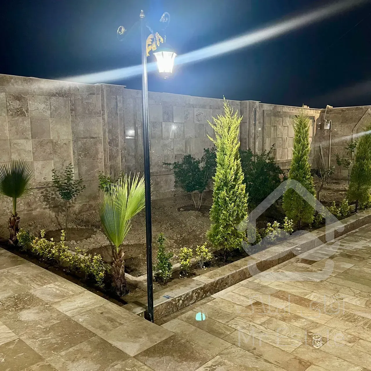 فروش یه واحد ۴۰۰متری در ساوه کاملا نوساز کلید نخورده مبله