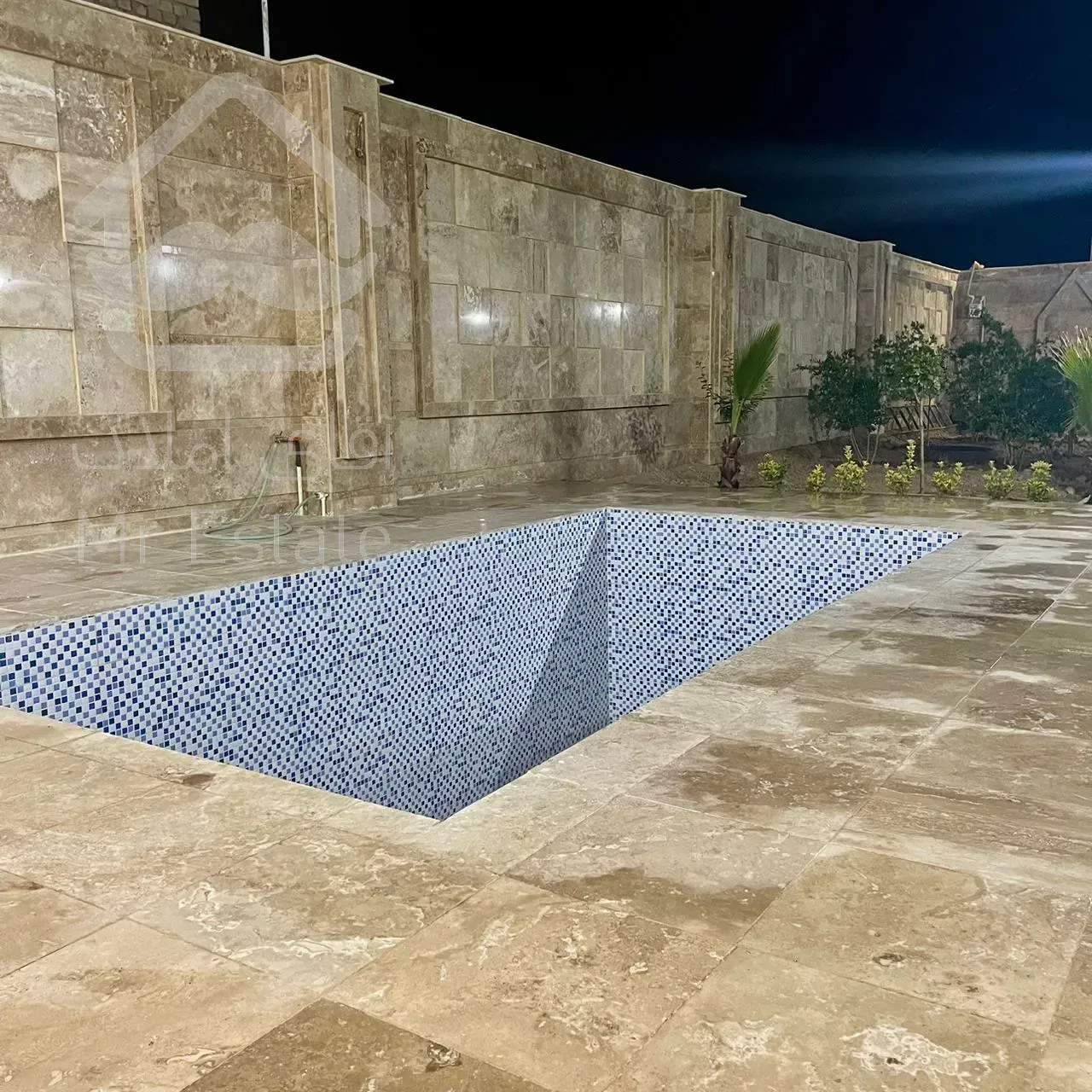 فروش یه واحد ۴۰۰متری در ساوه کاملا نوساز کلید نخورده مبله