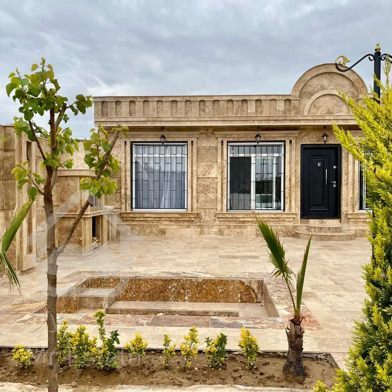 فروش یه واحد ۴۰۰متری در ساوه کاملا نوساز کلید نخورده مبله