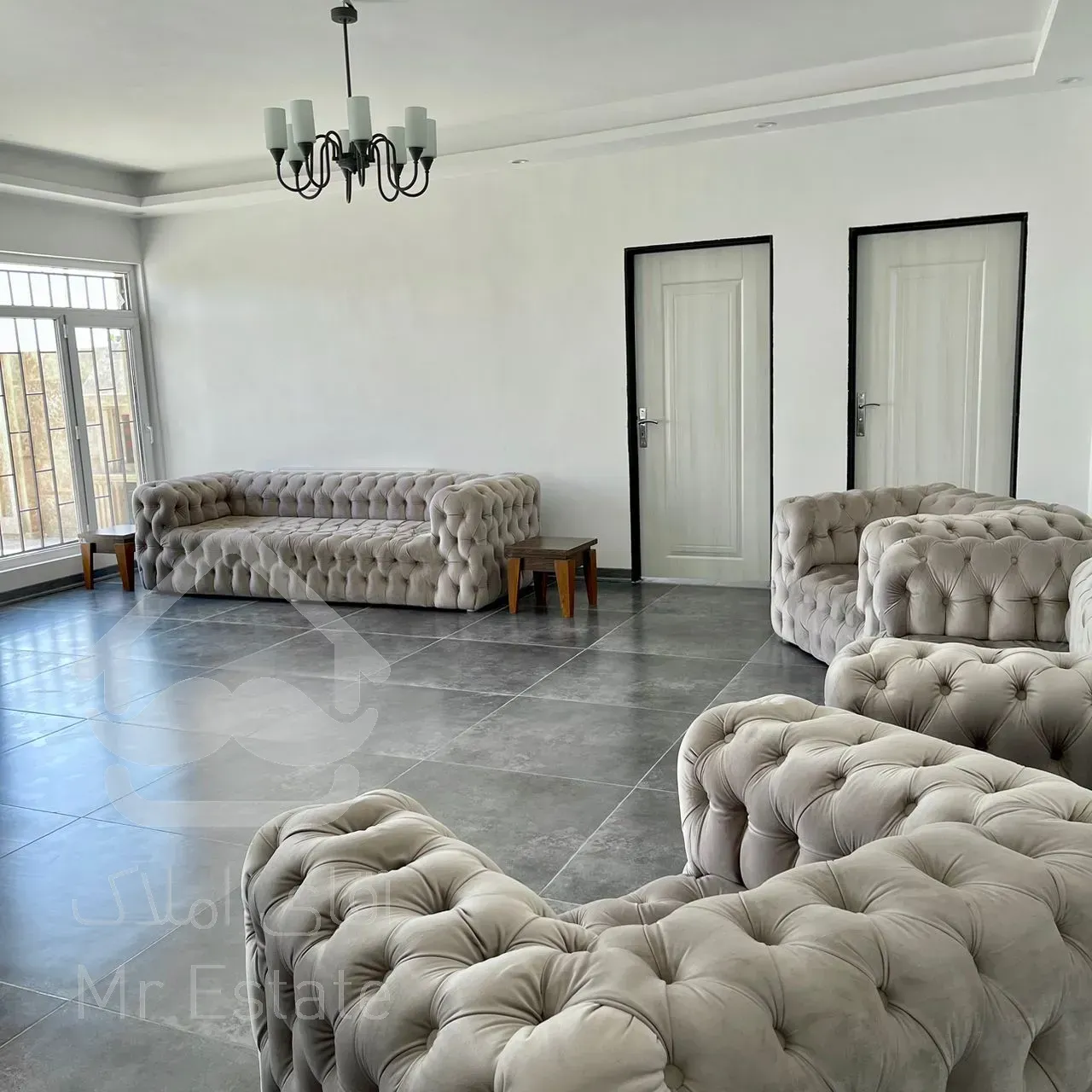 فروش یه واحد ۴۰۰متری در ساوه کاملا نوساز کلید نخورده مبله