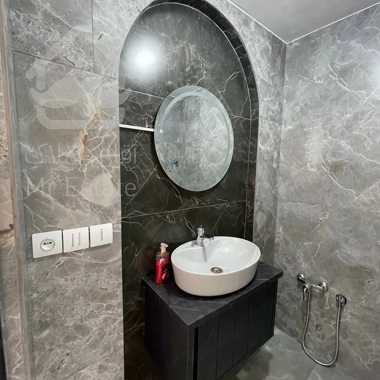 فروش یه واحد ۴۰۰متری در ساوه کاملا نوساز کلید نخورده مبله