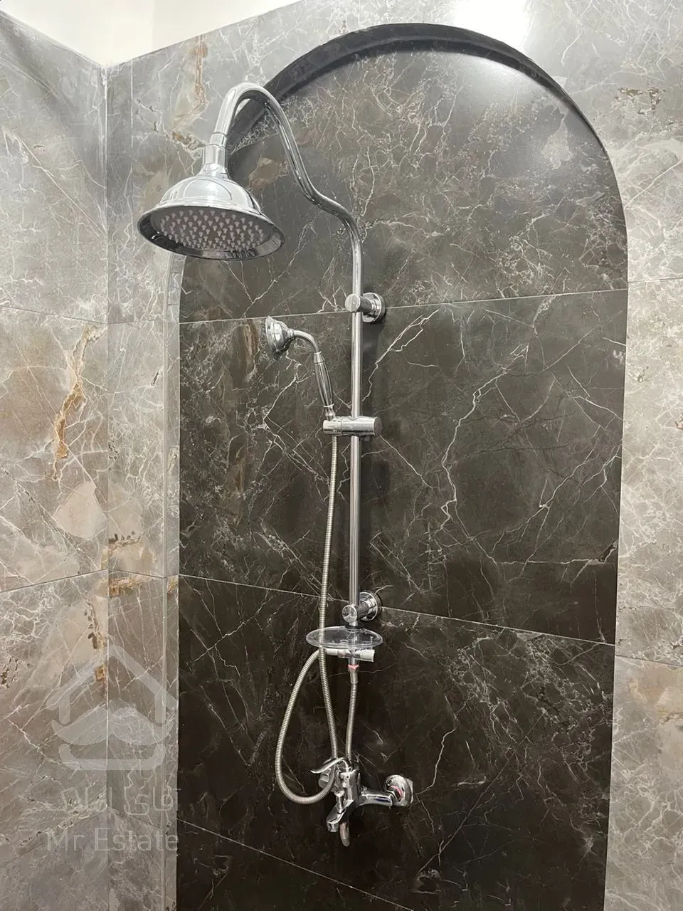 فروش یه واحد ۴۰۰متری در ساوه کاملا نوساز کلید نخورده مبله