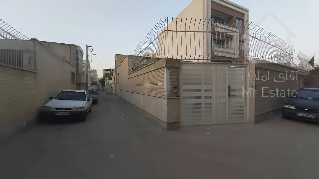 فروش ویلایی ۲۴۰متری کاوه خیابان گلستان