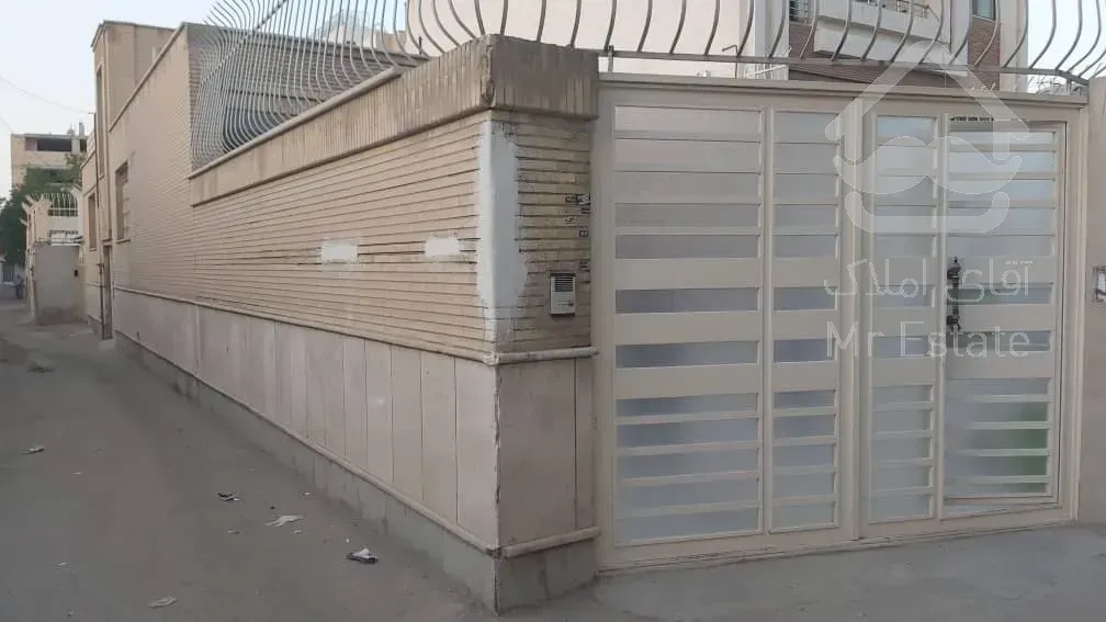 فروش ویلایی ۲۴۰متری کاوه خیابان گلستان