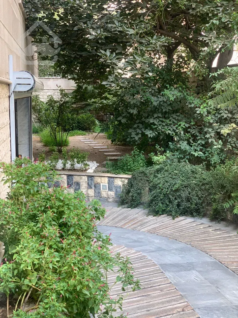 فروش کلنگی ۲۰۱متر  دو نبش نیاوران