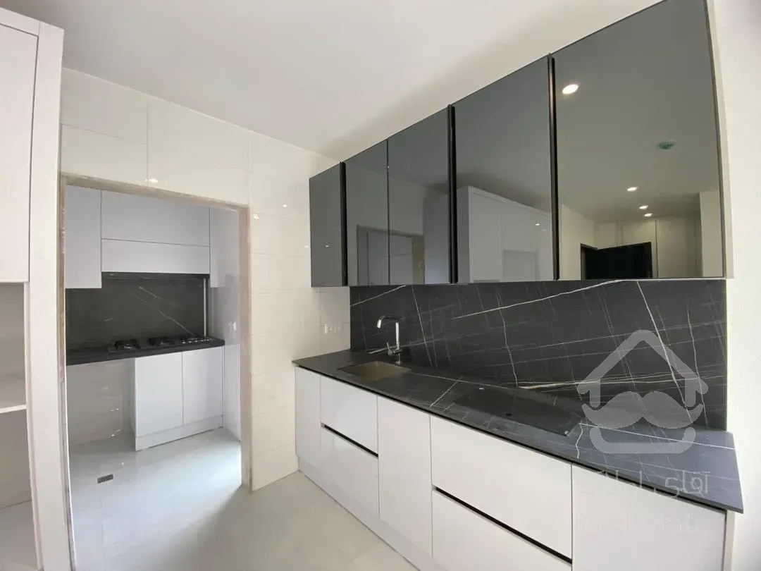 فروش ویلایی ۲۴۱ متری بازسازی شده