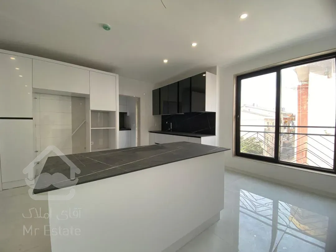 فروش ویلایی ۲۴۱ متری بازسازی شده