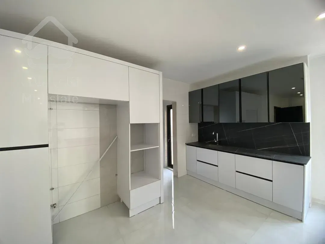 فروش ویلایی ۲۴۱ متری بازسازی شده