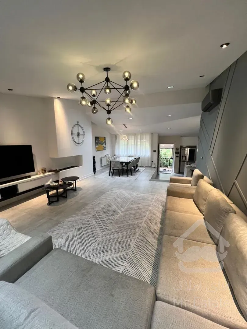 فروش ویلای ۳۵۰ متری بازسازی شده در بلوار اطباء