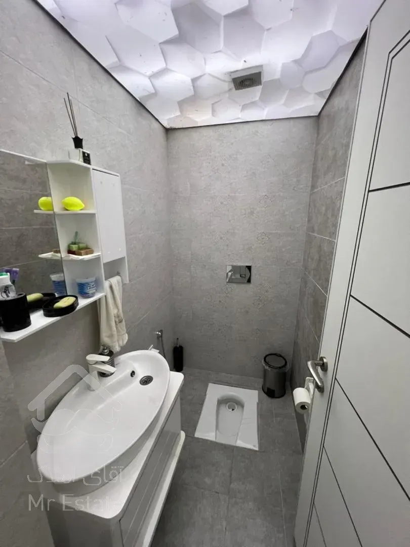 فروش ویلای ۳۵۰ متری بازسازی شده در بلوار اطباء