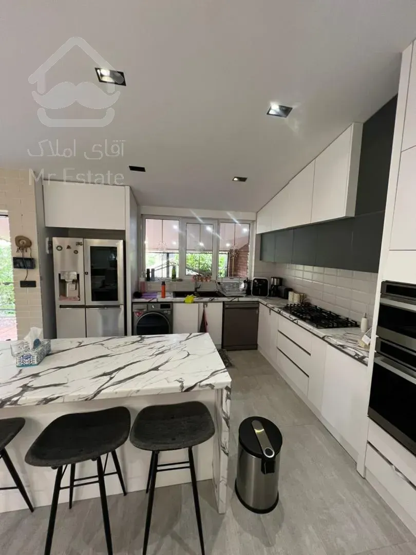 فروش ویلای ۳۵۰ متری بازسازی شده در بلوار اطباء