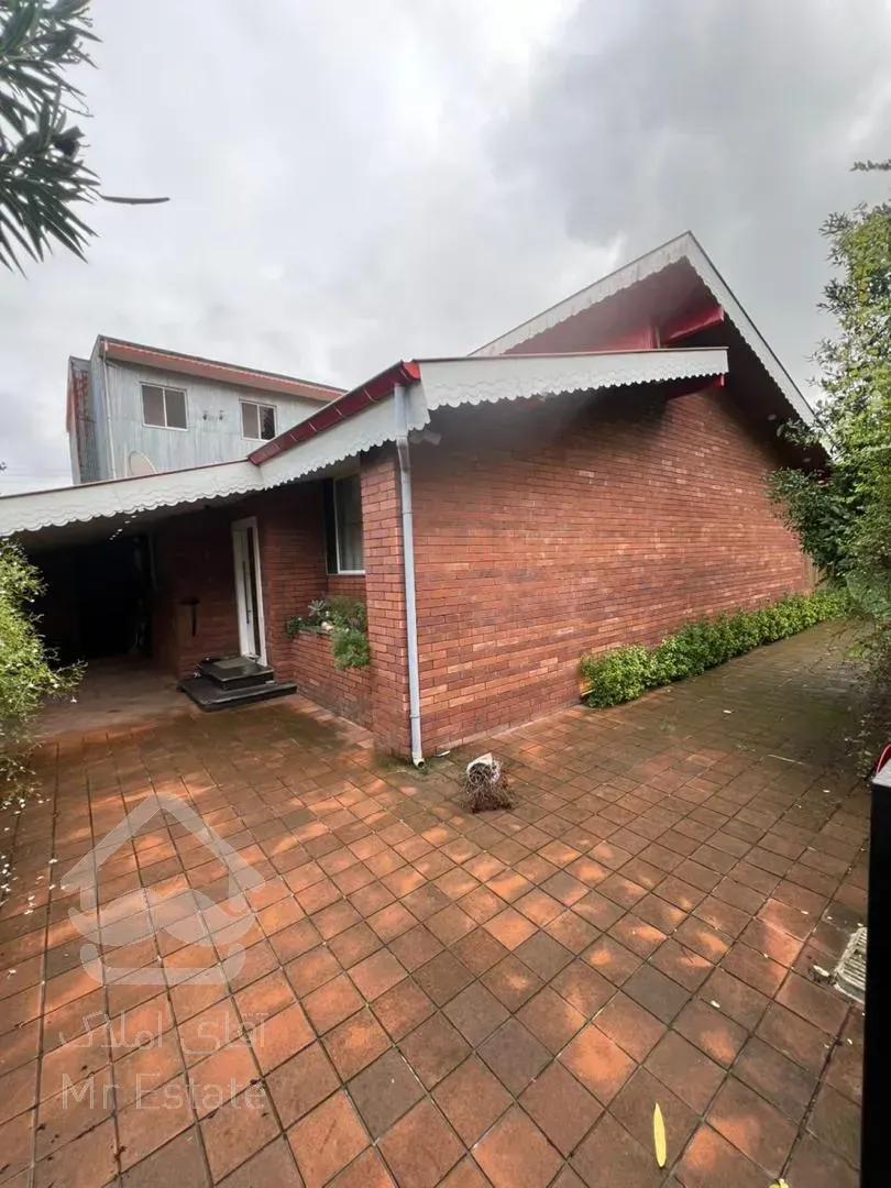 فروش ویلای ۳۵۰ متری بازسازی شده در بلوار اطباء