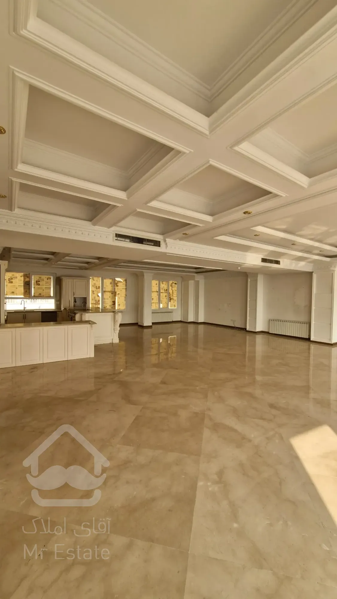 آپارتمان ۲۰۰ متری با ویو کامل شهر در نیاوران