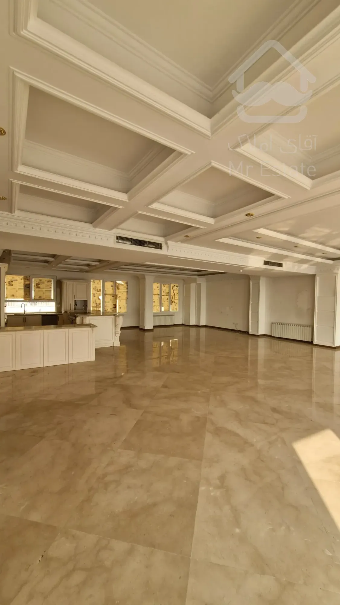 180 متر در بهترین لوکیشن آجودانیه