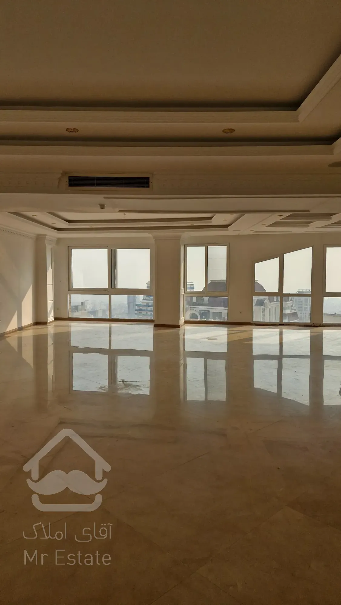 آپارتمان ۲۰۰ متری با ویو کامل شهر در نیاوران