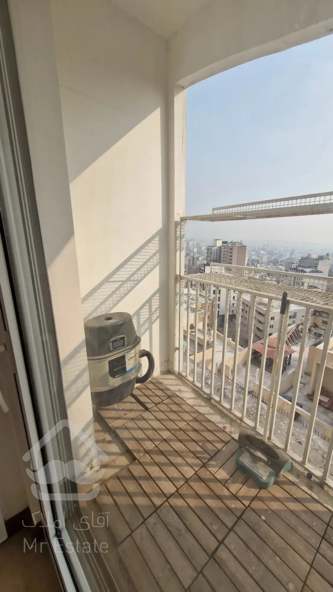 آپارتمان ۲۰۰ متری با ویو کامل شهر در نیاوران