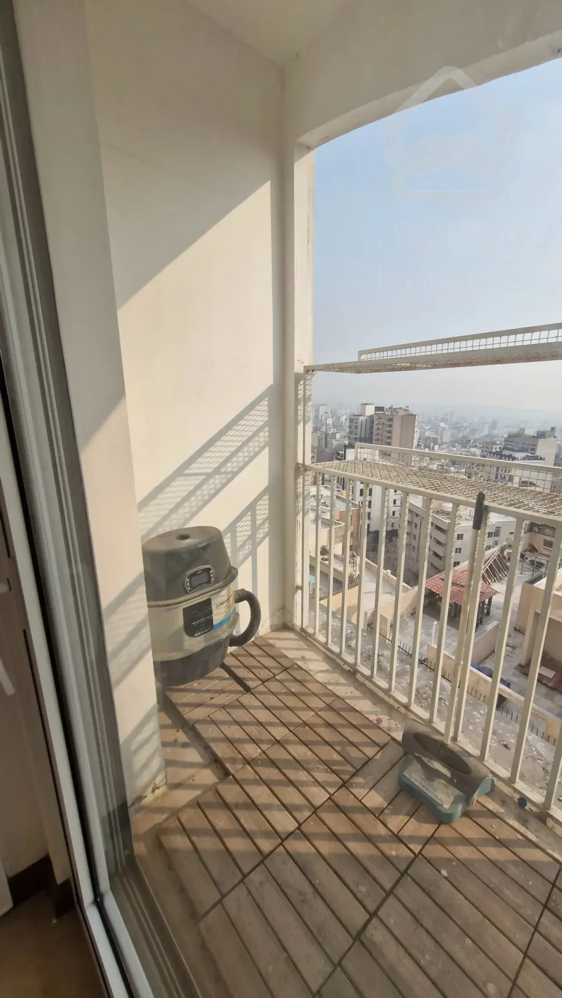 180 متر در بهترین لوکیشن آجودانیه