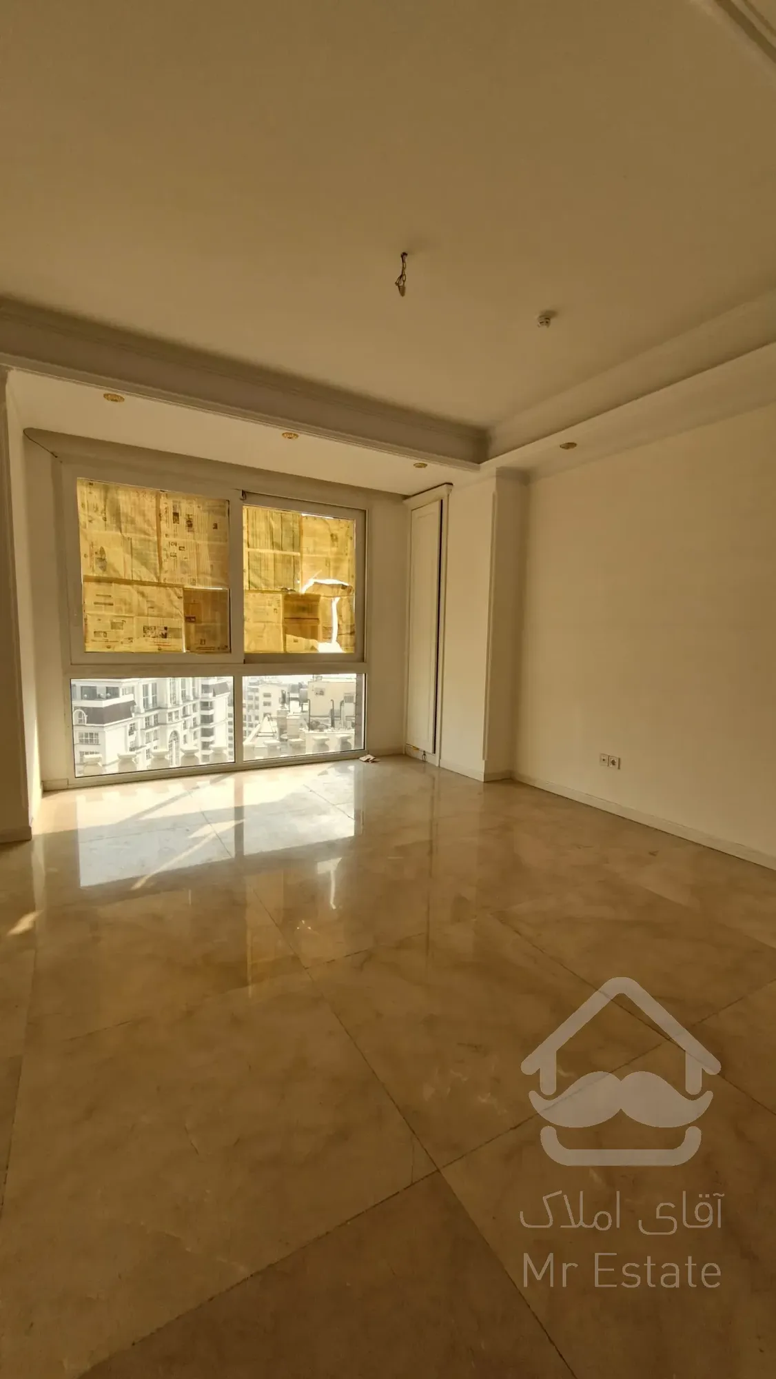 آپارتمان ۲۰۰ متری با ویو کامل شهر در نیاوران