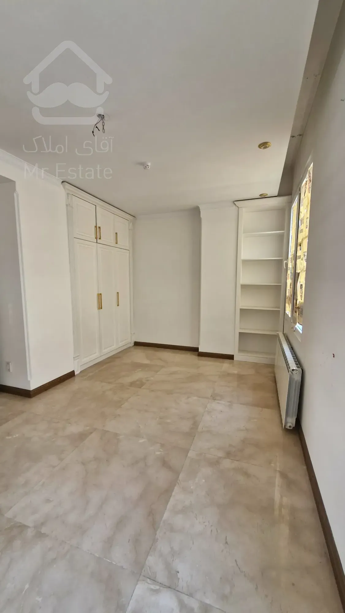 180 متر در بهترین لوکیشن آجودانیه