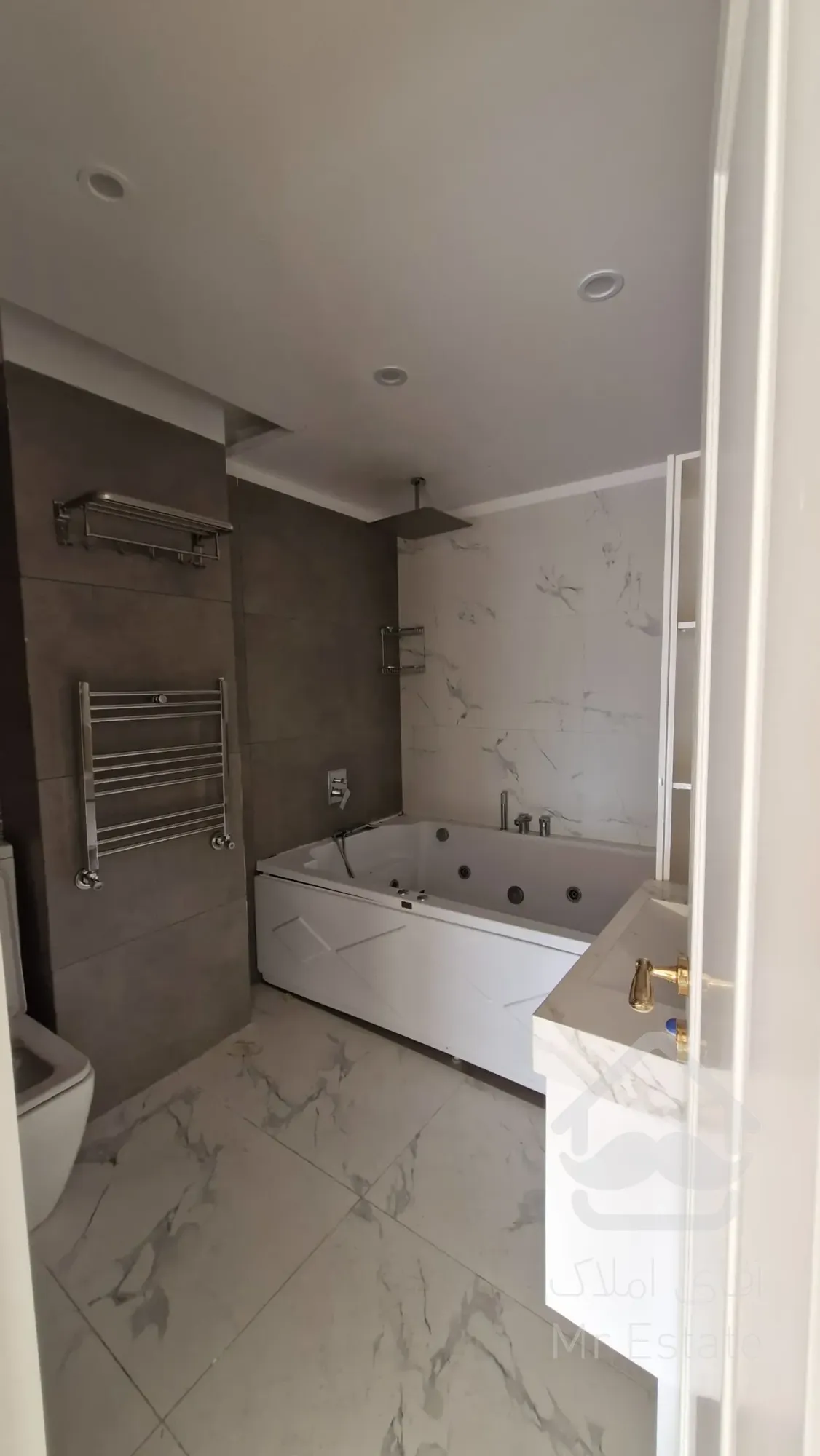 آپارتمان با ویو رویایی در بهترین لوکیشن نیاوران