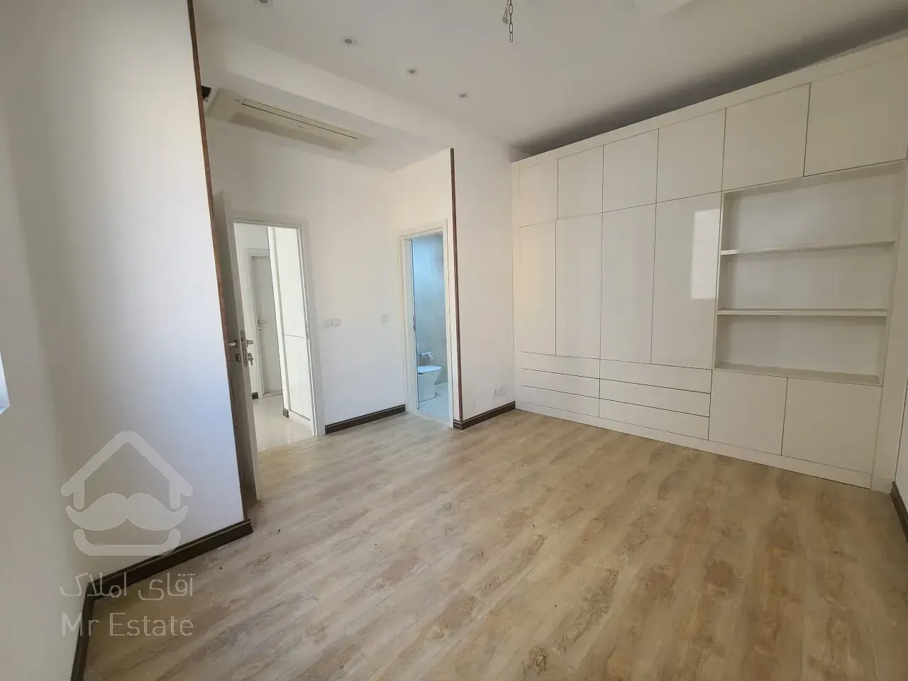 ۲۱۰ متر خوش نقشه در بهترین خیابان کامرانیه