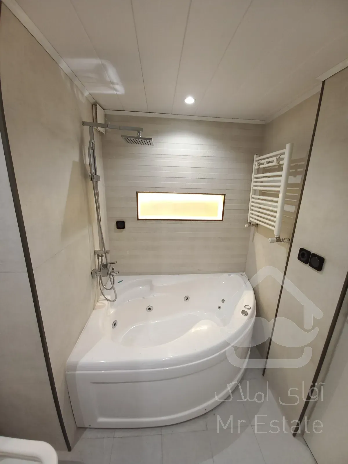 فروش آپارتمان مسکونی ۱۰۰متری واقع دربهارشمالی