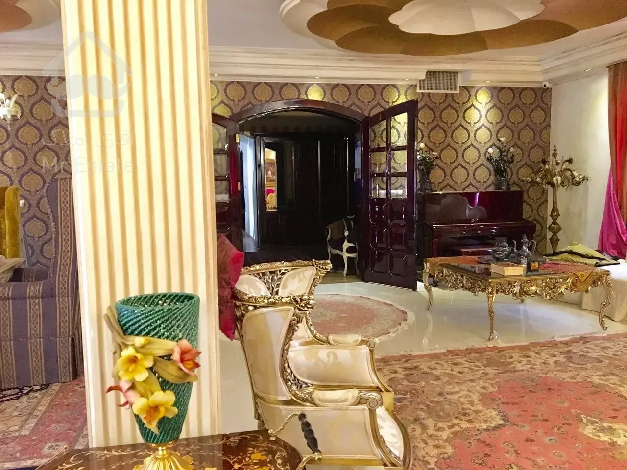 آپارتمان 335 متری در ساختمانی با اصالت در نیاوران