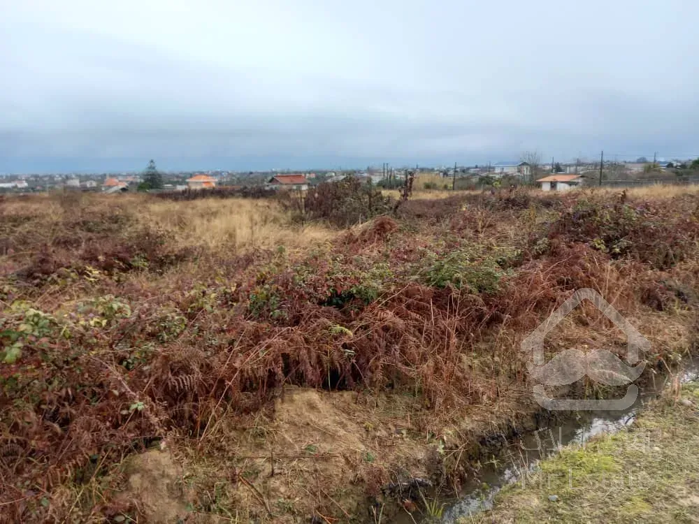 زمین به مصاحت 50000هزارمتر در ارتفاعات نشتارود