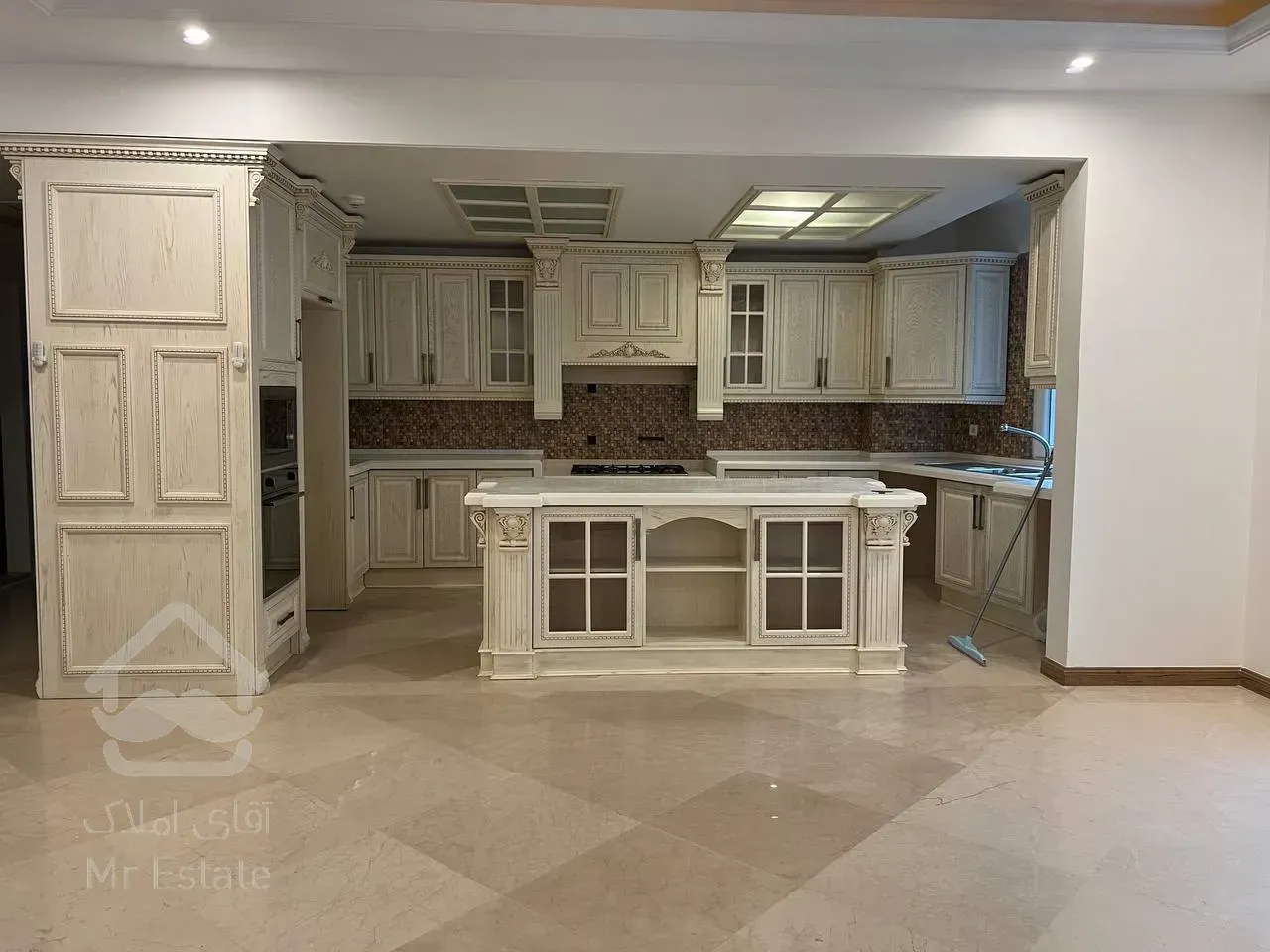 خرید آپارتمان در برج باغ برند در نیاوران