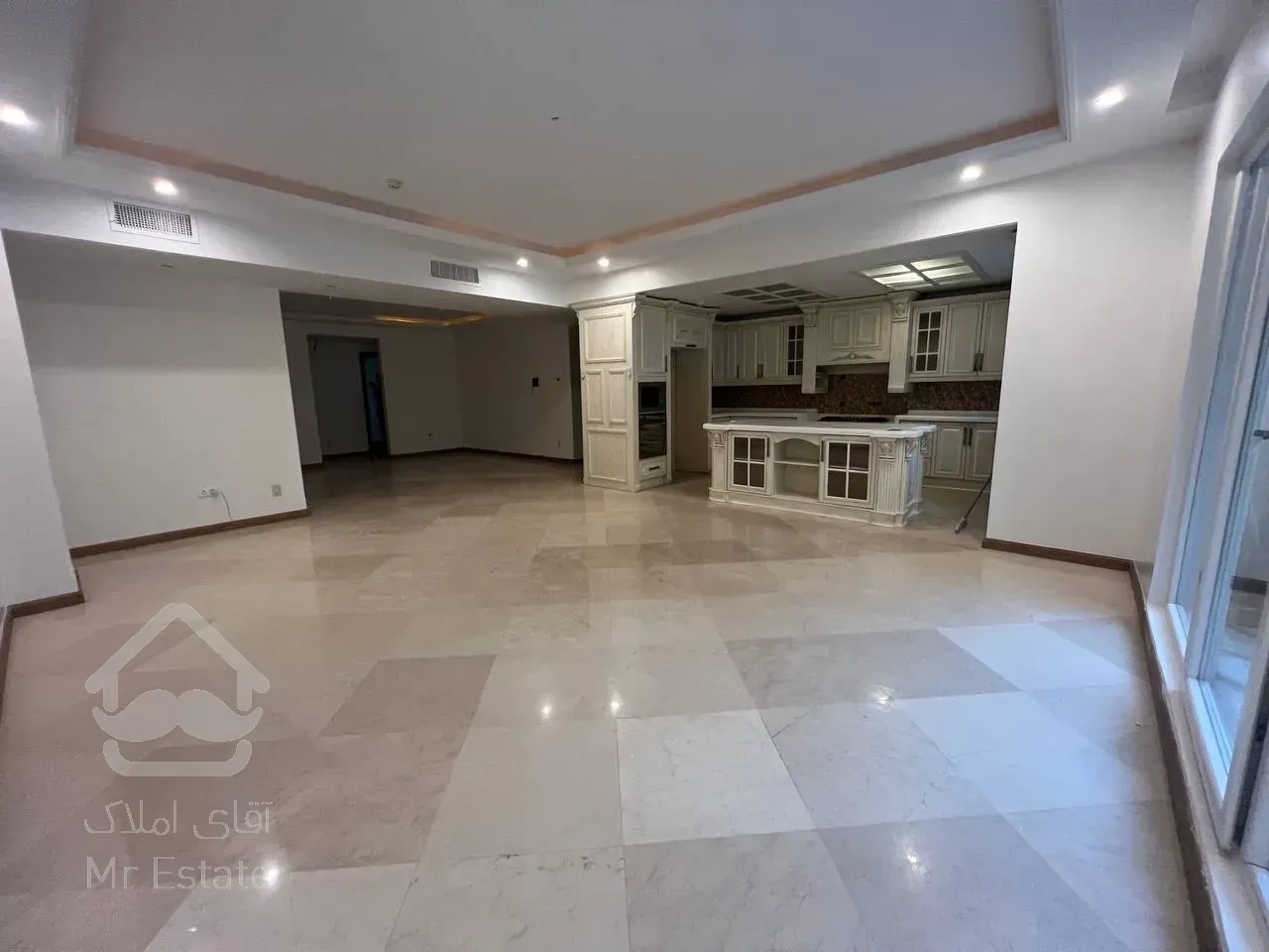 خرید آپارتمان در برج باغ برند در نیاوران