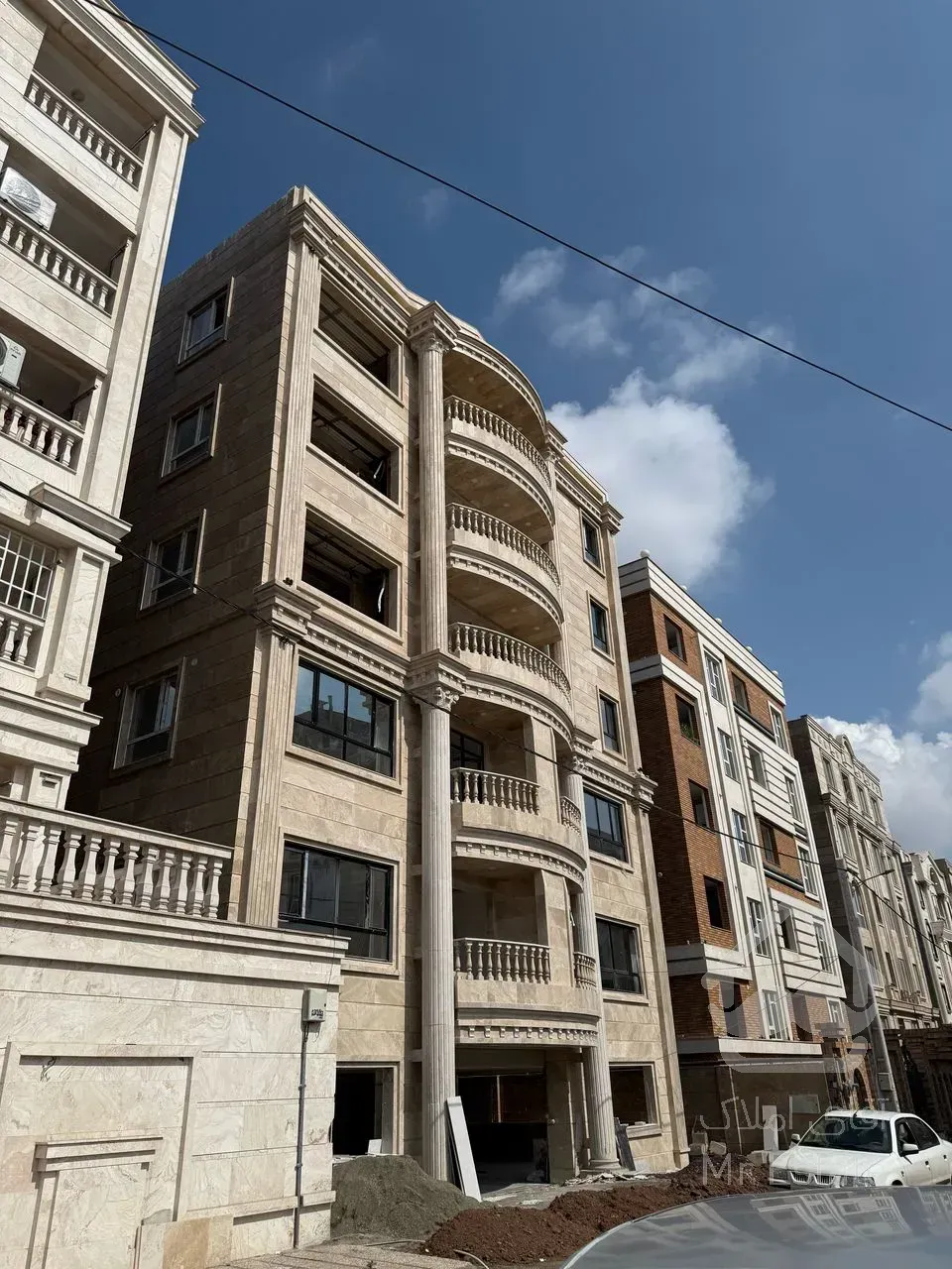 فروش آپارتمان/90متری/تاپ لوکیشن/شهران