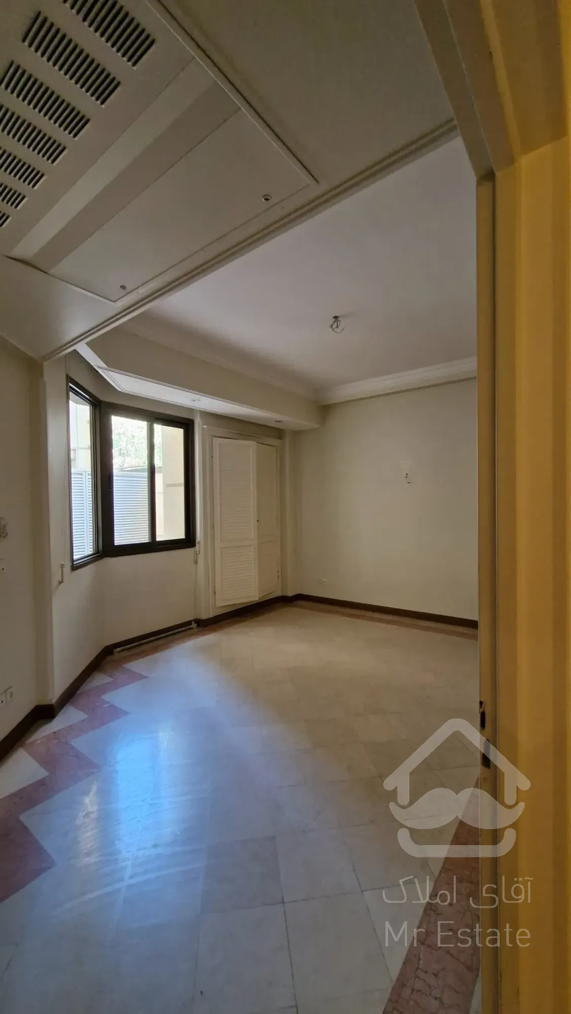 230 متر آپارتمان غرق نور در فرمانیه